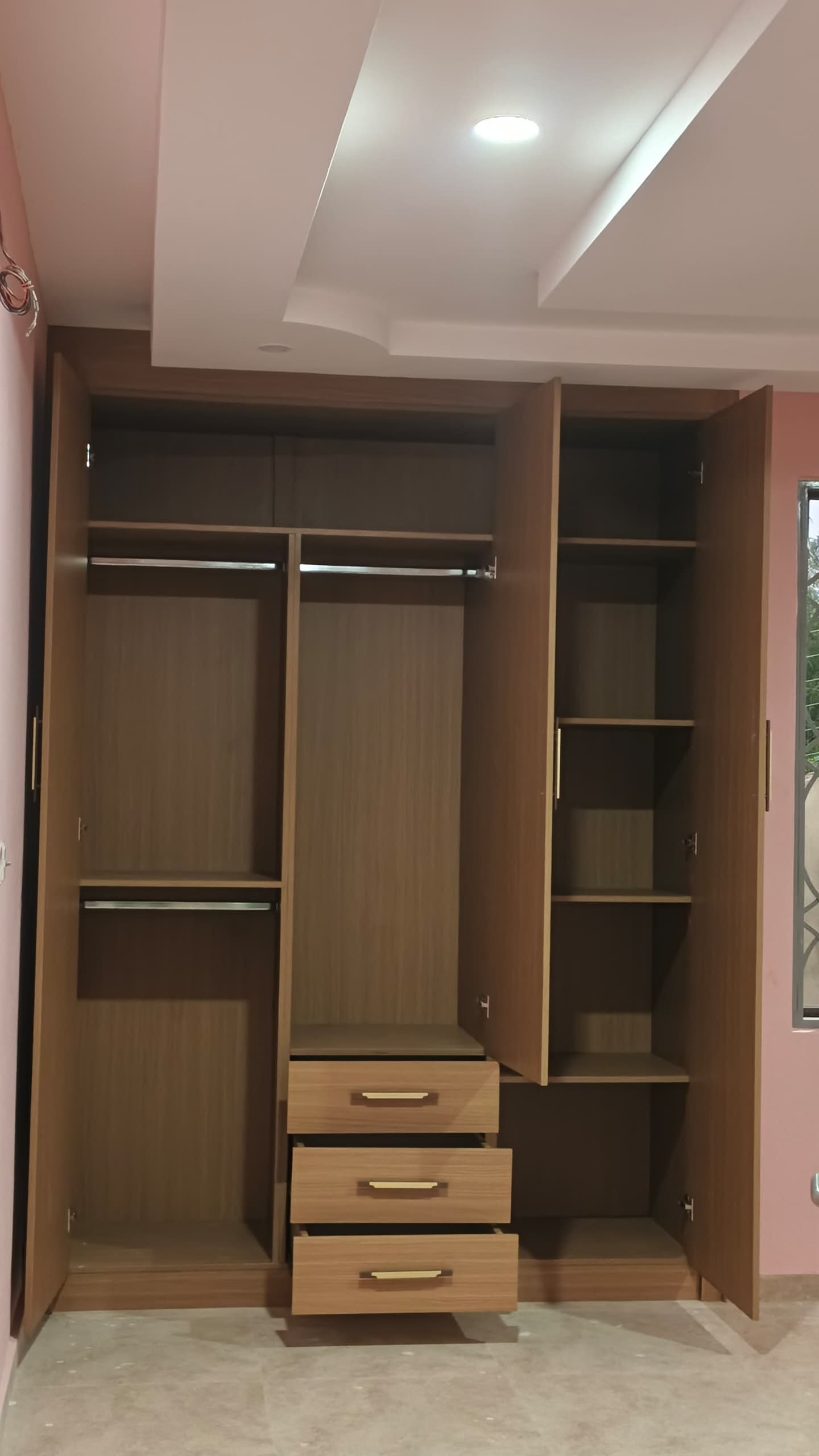 The Hazelnut Alcove - Image 3